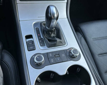 Сірий Фольксваген Туарег, об'ємом двигуна 2.97 л та пробігом 254 тис. км за 21000 $, фото 15 на Automoto.ua