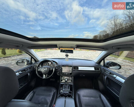 Серый Фольксваген Туарег, объемом двигателя 3 л и пробегом 230 тыс. км за 21900 $, фото 46 на Automoto.ua