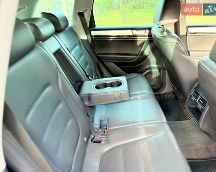 Сірий Фольксваген Туарег, об'ємом двигуна 3.6 л та пробігом 225 тис. км за 12500 $, фото 45 на Automoto.ua