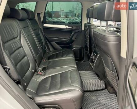 Серый Фольксваген Туарег, объемом двигателя 2.97 л и пробегом 223 тыс. км за 20490 $, фото 10 на Automoto.ua