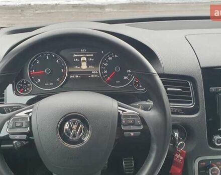 Сірий Фольксваген Туарег, об'ємом двигуна 2.97 л та пробігом 202 тис. км за 21500 $, фото 13 на Automoto.ua