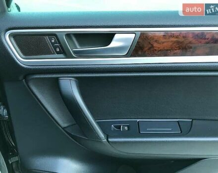 Серый Фольксваген Туарег, объемом двигателя 2.97 л и пробегом 177 тыс. км за 22000 $, фото 6 на Automoto.ua