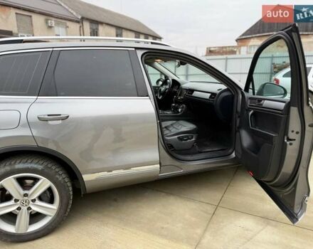 Серый Фольксваген Туарег, объемом двигателя 2.97 л и пробегом 352 тыс. км за 16300 $, фото 1 на Automoto.ua