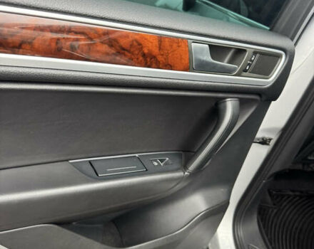 Серый Фольксваген Туарег, объемом двигателя 2.97 л и пробегом 345 тыс. км за 16900 $, фото 11 на Automoto.ua