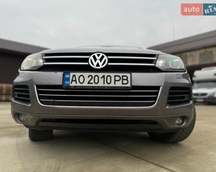 Серый Фольксваген Туарег, объемом двигателя 2.97 л и пробегом 352 тыс. км за 16300 $, фото 5 на Automoto.ua