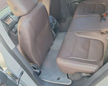 Серый Фольксваген Туарег, объемом двигателя 3 л и пробегом 304 тыс. км за 16600 $, фото 3 на Automoto.ua