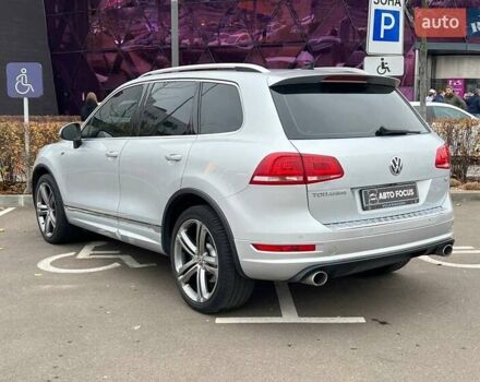 Серый Фольксваген Туарег, объемом двигателя 2.97 л и пробегом 223 тыс. км за 20490 $, фото 4 на Automoto.ua