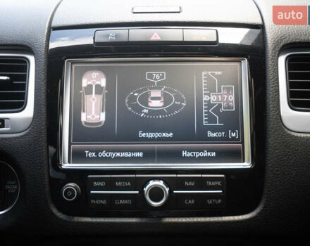 Сірий Фольксваген Туарег, об'ємом двигуна 2.97 л та пробігом 225 тис. км за 18500 $, фото 25 на Automoto.ua