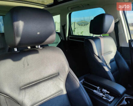 Серый Фольксваген Туарег, объемом двигателя 2.97 л и пробегом 286 тыс. км за 17000 $, фото 12 на Automoto.ua