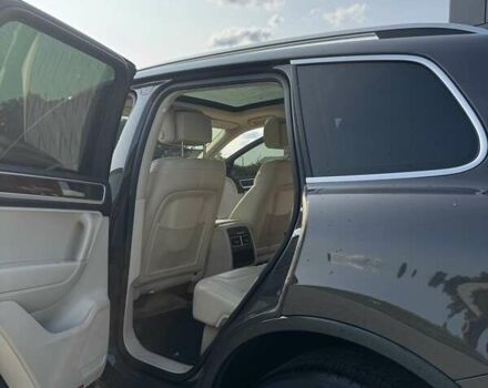 Серый Фольксваген Туарег, объемом двигателя 2.97 л и пробегом 174 тыс. км за 19000 $, фото 21 на Automoto.ua