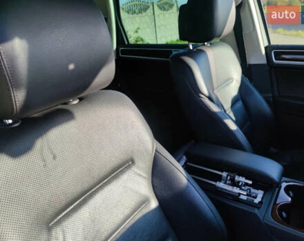 Серый Фольксваген Туарег, объемом двигателя 2.97 л и пробегом 286 тыс. км за 17000 $, фото 8 на Automoto.ua