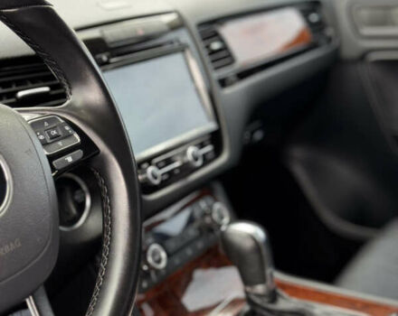 Серый Фольксваген Туарег, объемом двигателя 2.97 л и пробегом 360 тыс. км за 17500 $, фото 35 на Automoto.ua