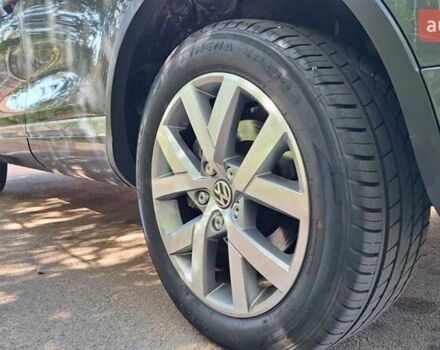 Серый Фольксваген Туарег, объемом двигателя 3 л и пробегом 235 тыс. км за 25000 $, фото 10 на Automoto.ua