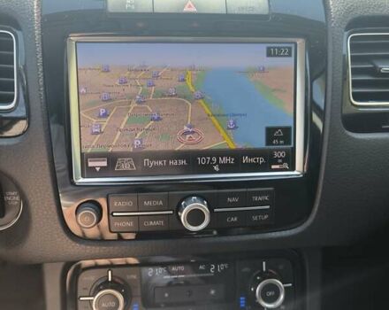 Серый Фольксваген Туарег, объемом двигателя 3 л и пробегом 280 тыс. км за 22500 $, фото 44 на Automoto.ua