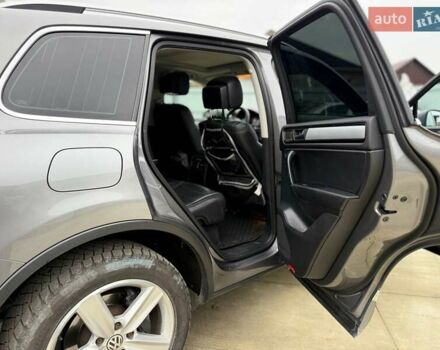 Серый Фольксваген Туарег, объемом двигателя 2.97 л и пробегом 352 тыс. км за 16300 $, фото 10 на Automoto.ua