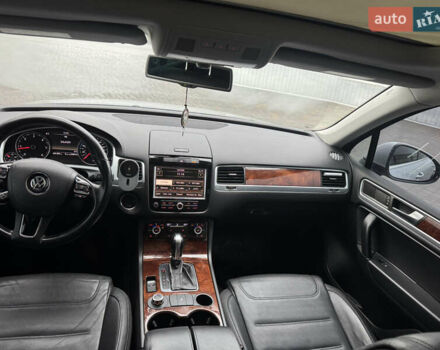 Серый Фольксваген Туарег, объемом двигателя 2.97 л и пробегом 345 тыс. км за 16900 $, фото 20 на Automoto.ua