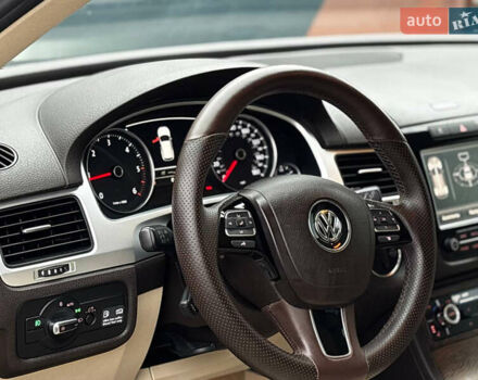 Сірий Фольксваген Туарег, об'ємом двигуна 2.97 л та пробігом 250 тис. км за 21500 $, фото 29 на Automoto.ua
