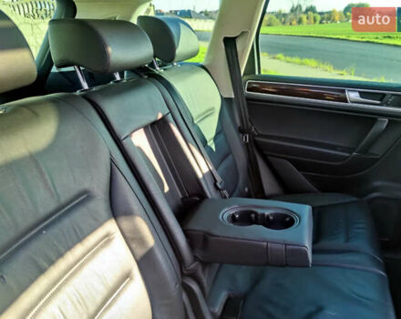 Серый Фольксваген Туарег, объемом двигателя 2.97 л и пробегом 286 тыс. км за 17000 $, фото 10 на Automoto.ua