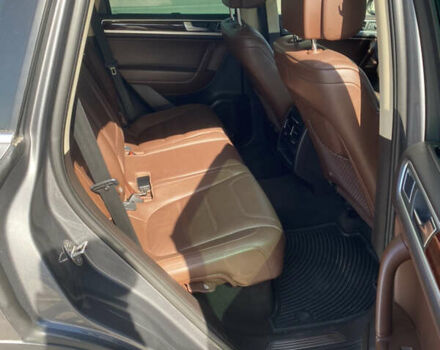 Серый Фольксваген Туарег, объемом двигателя 3 л и пробегом 290 тыс. км за 19500 $, фото 13 на Automoto.ua