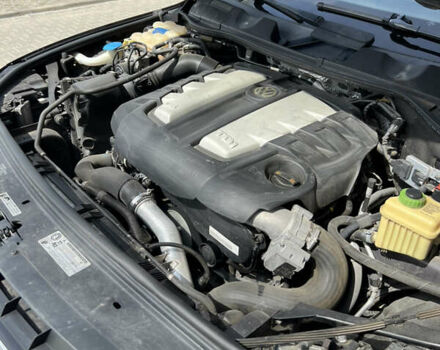 Сірий Фольксваген Туарег, об'ємом двигуна 3 л та пробігом 201 тис. км за 13500 $, фото 15 на Automoto.ua