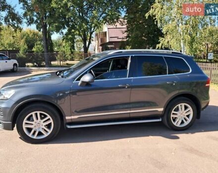 Серый Фольксваген Туарег, объемом двигателя 2.97 л и пробегом 240 тыс. км за 17800 $, фото 4 на Automoto.ua