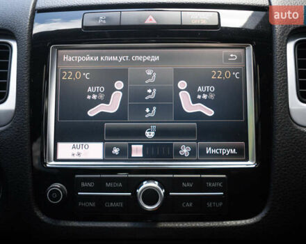 Сірий Фольксваген Туарег, об'ємом двигуна 2.97 л та пробігом 225 тис. км за 18500 $, фото 26 на Automoto.ua