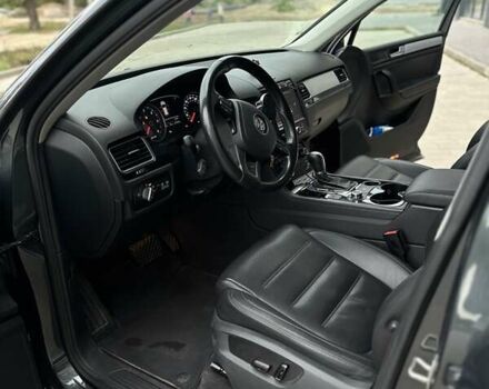 Серый Фольксваген Туарег, объемом двигателя 2.97 л и пробегом 210 тыс. км за 18500 $, фото 16 на Automoto.ua