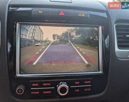 Серый Фольксваген Туарег, объемом двигателя 2.97 л и пробегом 248 тыс. км за 16500 $, фото 14 на Automoto.ua