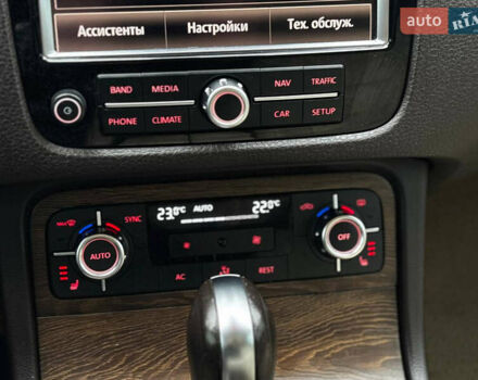 Сірий Фольксваген Туарег, об'ємом двигуна 2.97 л та пробігом 250 тис. км за 21500 $, фото 16 на Automoto.ua