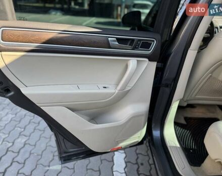 Сірий Фольксваген Туарег, об'ємом двигуна 2.97 л та пробігом 247 тис. км за 19200 $, фото 14 на Automoto.ua