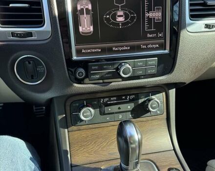 Сірий Фольксваген Туарег, об'ємом двигуна 2.97 л та пробігом 247 тис. км за 19200 $, фото 8 на Automoto.ua