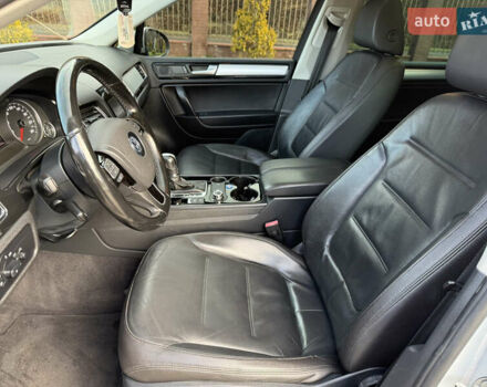 Серый Фольксваген Туарег, объемом двигателя 3 л и пробегом 230 тыс. км за 21900 $, фото 20 на Automoto.ua