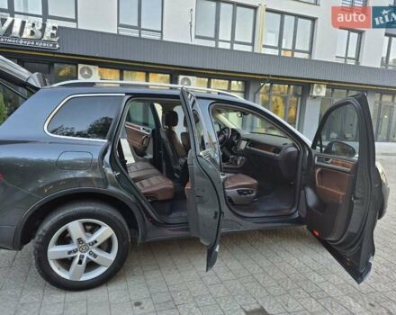 Серый Фольксваген Туарег, объемом двигателя 2.97 л и пробегом 248 тыс. км за 16500 $, фото 40 на Automoto.ua