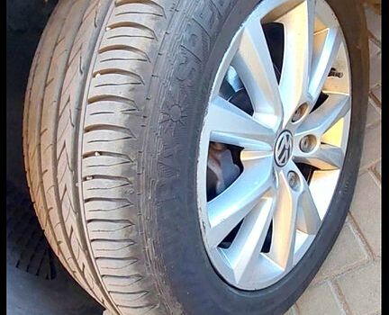 Серый Фольксваген Туарег, объемом двигателя 3 л и пробегом 230 тыс. км за 20500 $, фото 4 на Automoto.ua