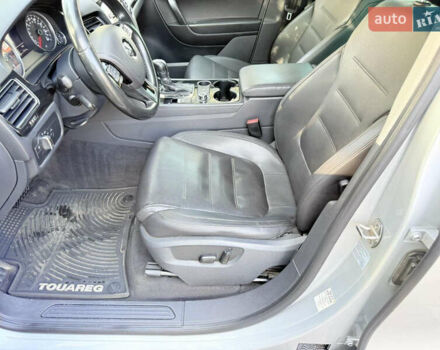 Сірий Фольксваген Туарег, об'ємом двигуна 3.6 л та пробігом 264 тис. км за 13900 $, фото 29 на Automoto.ua