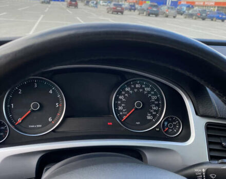 Серый Фольксваген Туарег, объемом двигателя 3 л и пробегом 330 тыс. км за 20000 $, фото 5 на Automoto.ua