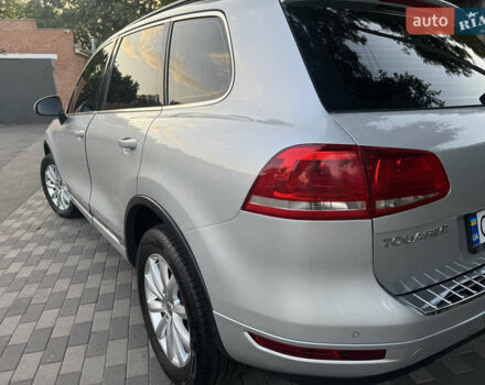 Серый Фольксваген Туарег, объемом двигателя 2.97 л и пробегом 340 тыс. км за 15900 $, фото 12 на Automoto.ua