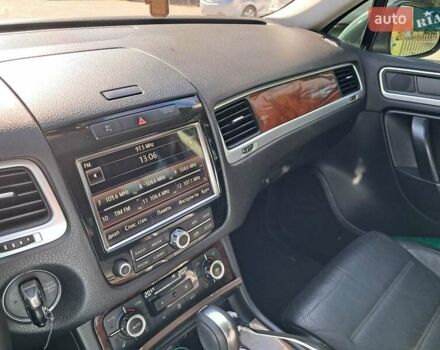 Серый Фольксваген Туарег, объемом двигателя 2.97 л и пробегом 240 тыс. км за 17800 $, фото 13 на Automoto.ua