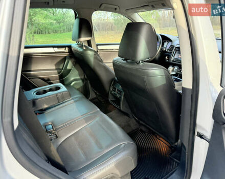 Сірий Фольксваген Туарег, об'ємом двигуна 3.6 л та пробігом 225 тис. км за 12500 $, фото 44 на Automoto.ua