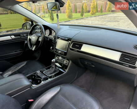 Серый Фольксваген Туарег, объемом двигателя 3 л и пробегом 230 тыс. км за 21900 $, фото 42 на Automoto.ua