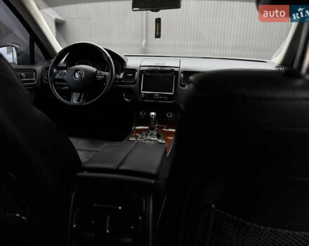 Серый Фольксваген Туарег, объемом двигателя 2.97 л и пробегом 360 тыс. км за 17500 $, фото 41 на Automoto.ua