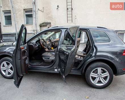 Сірий Фольксваген Туарег, об'ємом двигуна 2.97 л та пробігом 267 тис. км за 21499 $, фото 14 на Automoto.ua