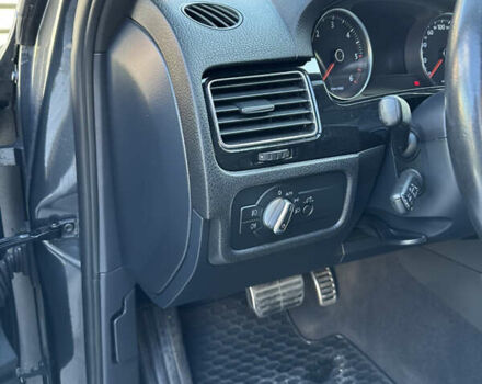 Сірий Фольксваген Туарег, об'ємом двигуна 2.97 л та пробігом 254 тис. км за 21000 $, фото 20 на Automoto.ua