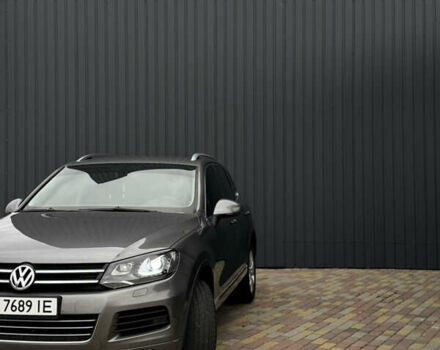 Серый Фольксваген Туарег, объемом двигателя 2.97 л и пробегом 360 тыс. км за 17500 $, фото 3 на Automoto.ua