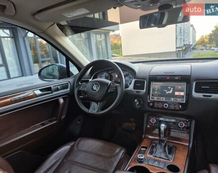 Серый Фольксваген Туарег, объемом двигателя 2.97 л и пробегом 248 тыс. км за 16500 $, фото 22 на Automoto.ua