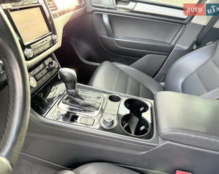 Сірий Фольксваген Туарег, об'ємом двигуна 3.6 л та пробігом 225 тис. км за 12500 $, фото 16 на Automoto.ua