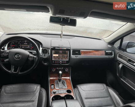 Серый Фольксваген Туарег, объемом двигателя 2.97 л и пробегом 345 тыс. км за 16900 $, фото 9 на Automoto.ua