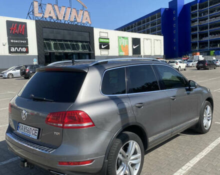 Серый Фольксваген Туарег, объемом двигателя 3 л и пробегом 290 тыс. км за 19500 $, фото 5 на Automoto.ua