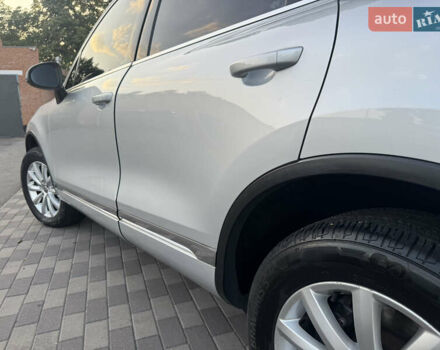 Серый Фольксваген Туарег, объемом двигателя 2.97 л и пробегом 340 тыс. км за 15900 $, фото 13 на Automoto.ua