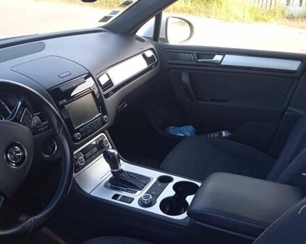 Серый Фольксваген Туарег, объемом двигателя 3 л и пробегом 320 тыс. км за 19000 $, фото 1 на Automoto.ua